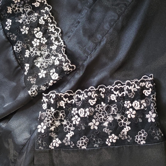 Vintage Valerie Stevens Full Length Glossy Black Kimono Floral Lace Robe - Picture 3 of 10